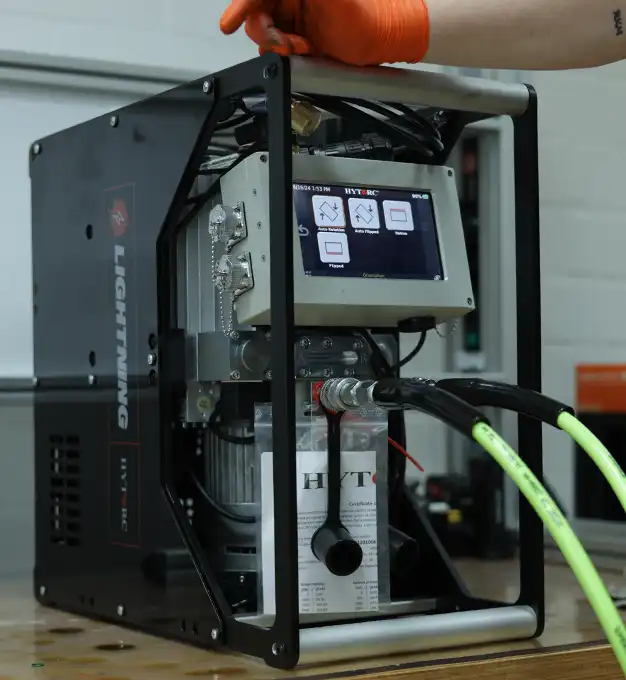 Lightning Smart pump touchscreen during a bolting operation