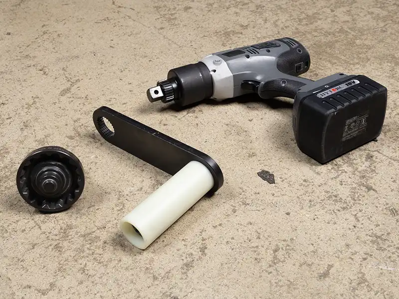 The contents of the Center Lock Kit: a LION GUN Electric Torque Tool, specialized high-tech polymer reaction arm, and driver.